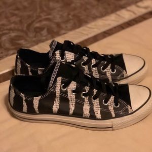 Women’s size 10 Black & White Converse